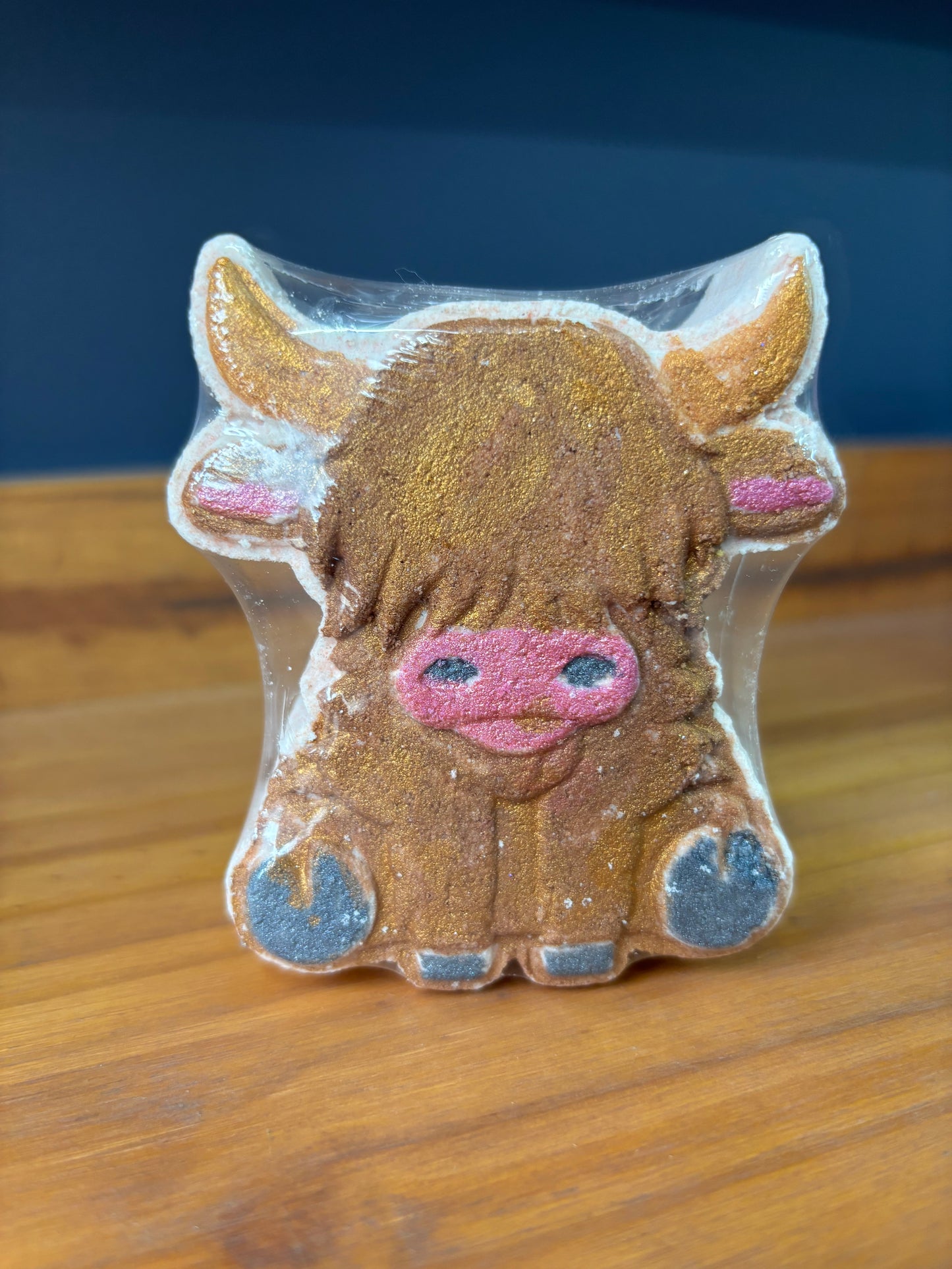 Goat milk shea butter bath bomb. Highland cow bath bomb. Excellent for birthdays and mother’s day gifts.