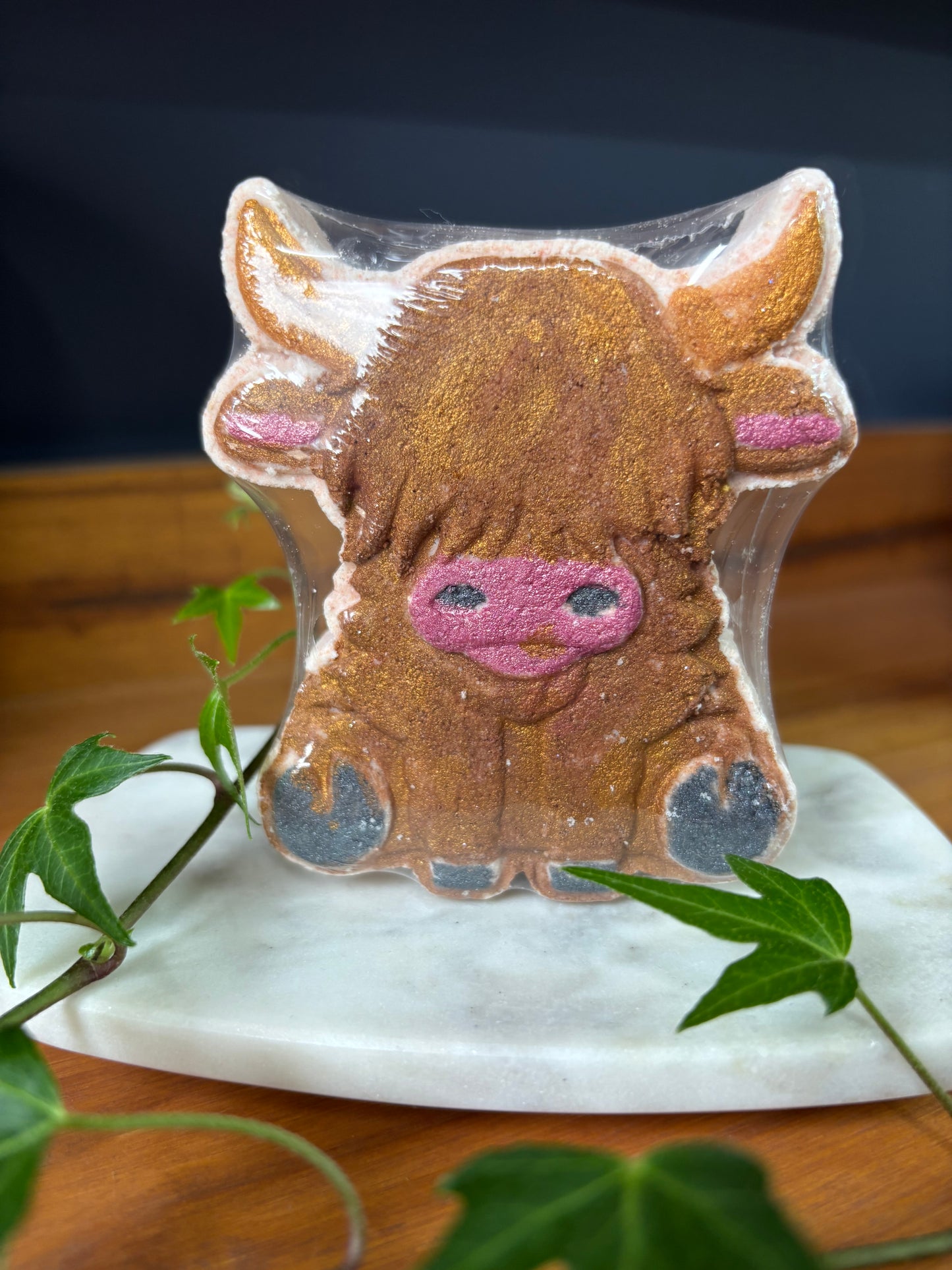 Goat milk shea butter bath bomb. Highland cow bath bomb. Excellent for birthdays and mother’s day gifts.