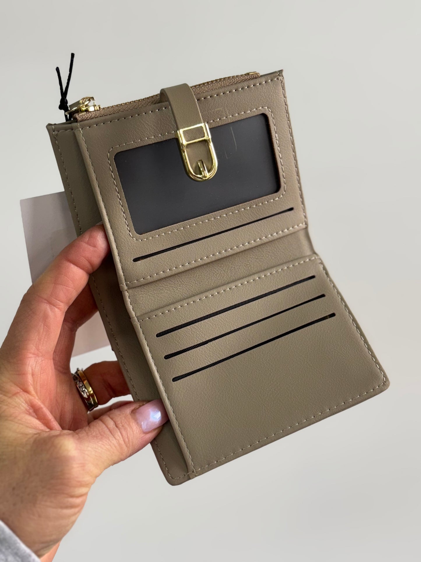 Gorgeous, mini wallet, perfect for the minimalist.