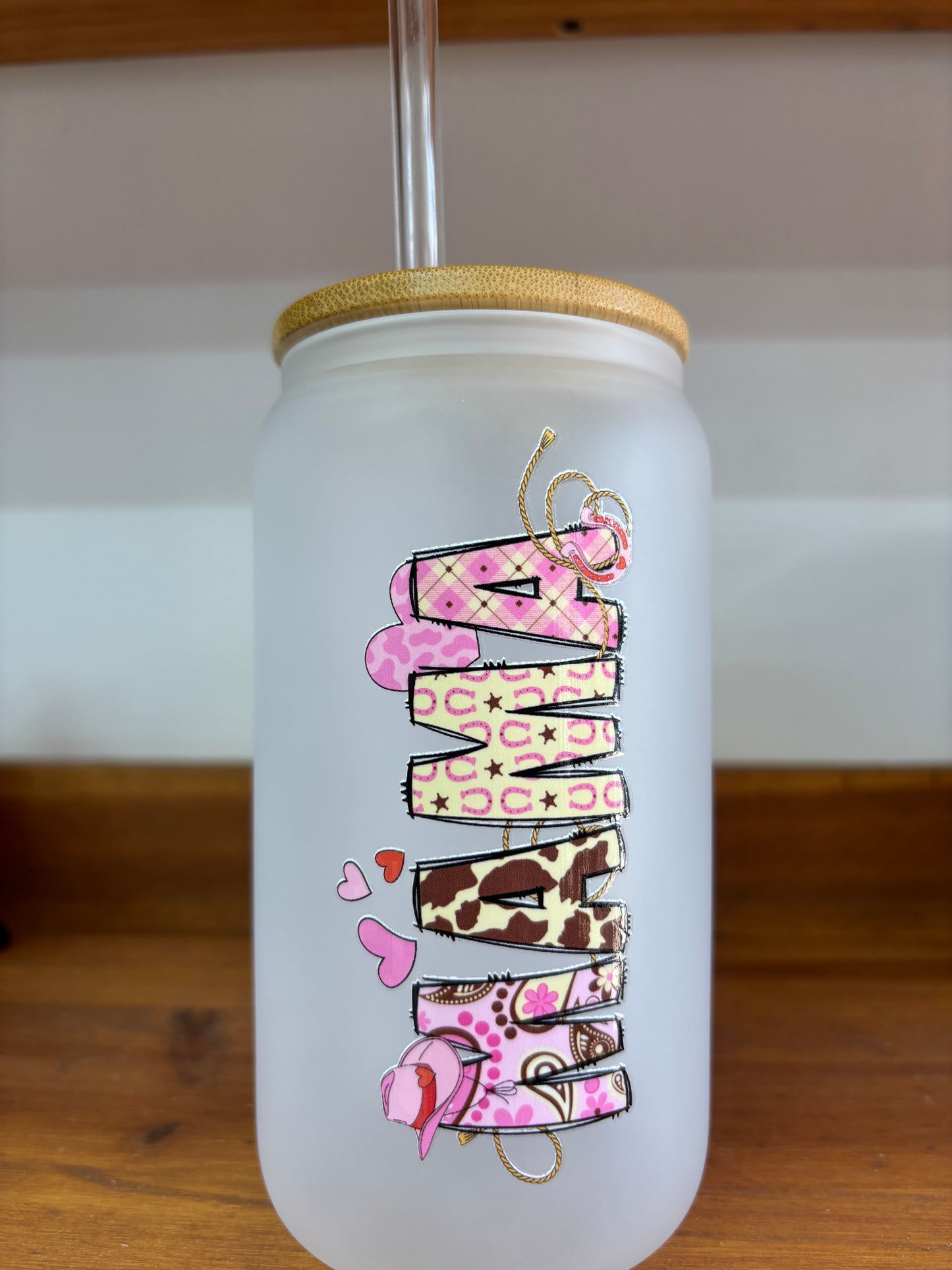 Mama glass tumbler. Perfect gift for Mother’s Day, birthdays, and anniversaries.