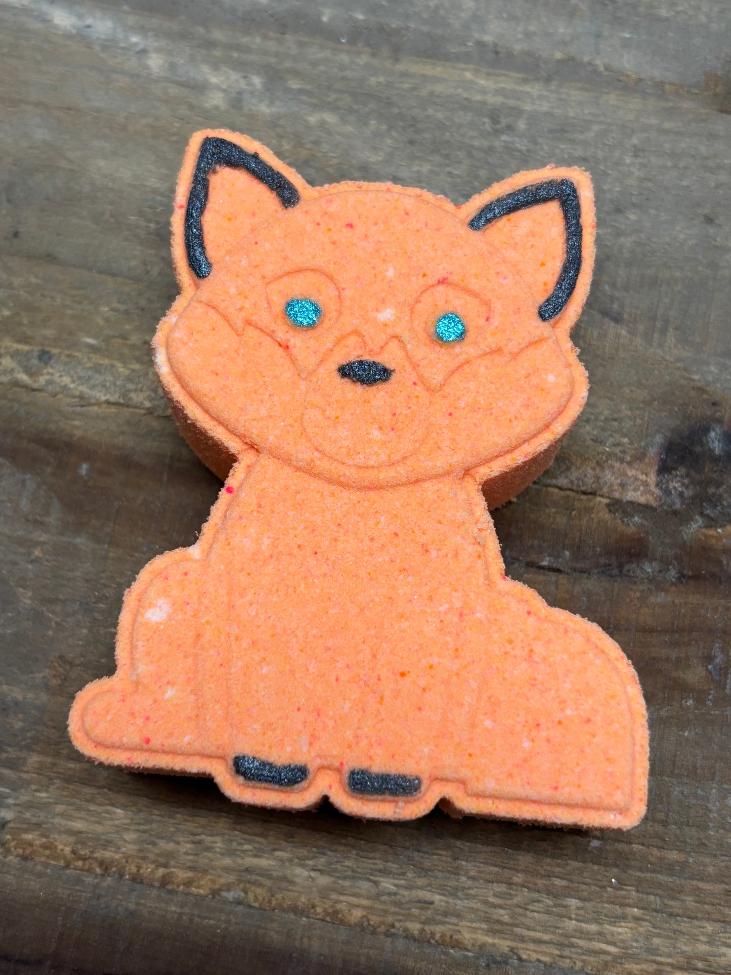 Fox, foxy, goat milk bath bomb with Shea butter.
