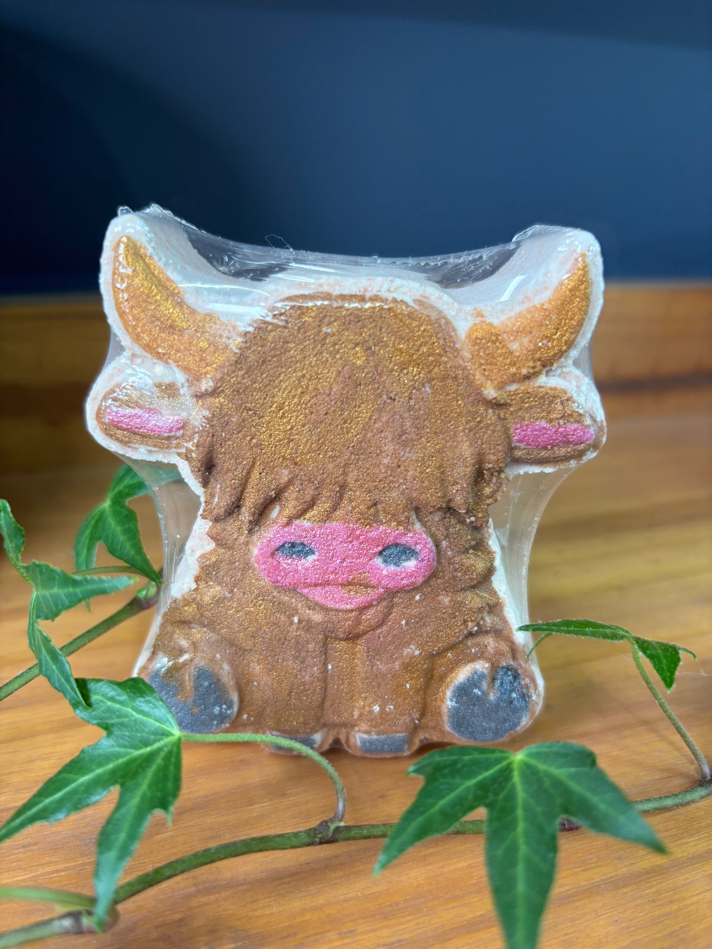 Goat milk shea butter bath bomb. Highland cow bath bomb. Excellent for birthdays and mother’s day gifts.