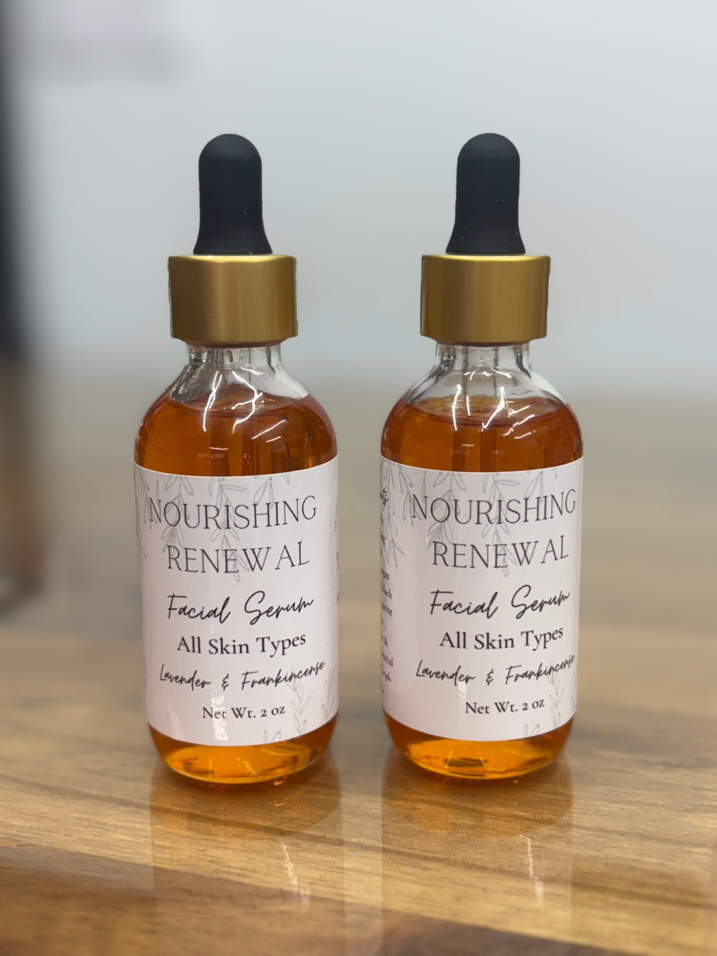 Natural, nourishing facial serum.