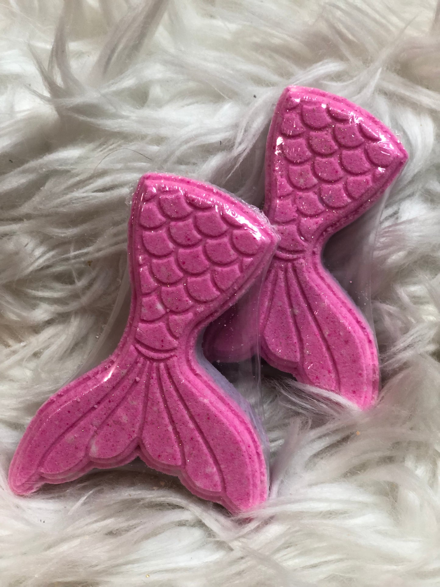 Dreamy Mermaid goat milk bath bomb with Shea butter.