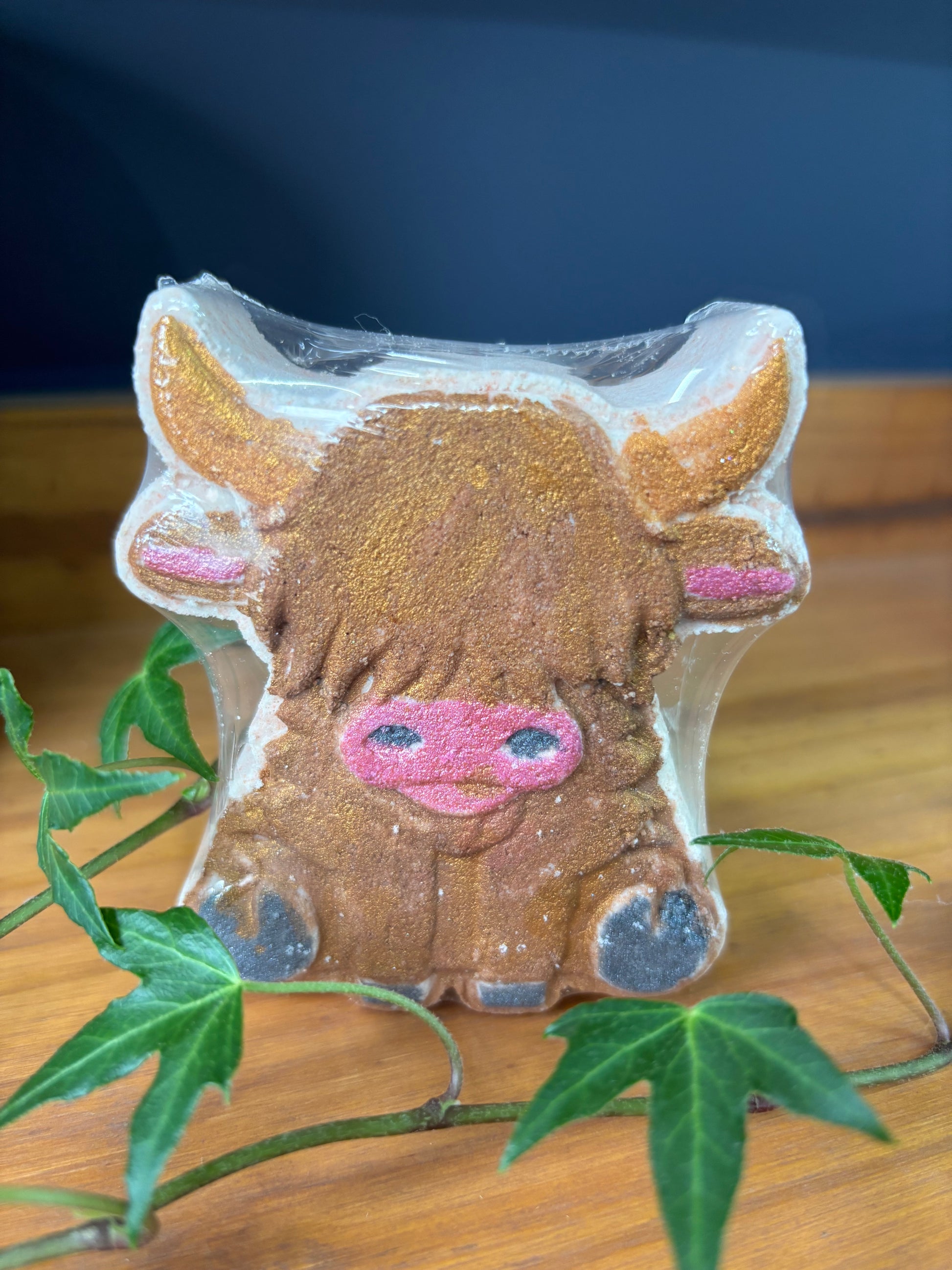 Goat milk shea butter bath bomb. Highland cow bath bomb. Excellent for birthdays and mother’s day gifts.